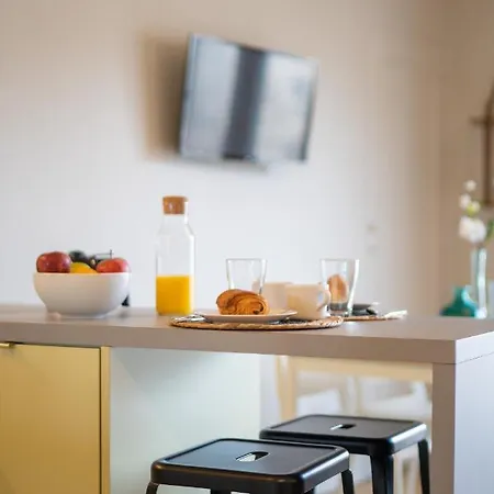 Apartment Centre - Proche Gare - Parking Velo - Balcon - Arrivee Autonome
