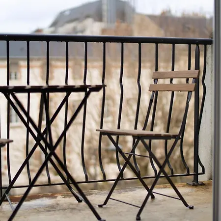 Apartment Centre - Proche Gare - Parking Velo - Balcon - Arrivee Autonome *